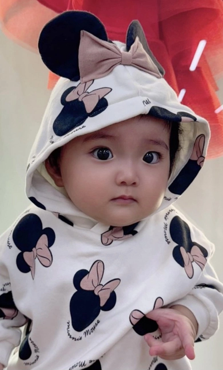 Lisa nhà khánh thi phan hiển được hội mẹ bỉm xin vía đôi mắt to tròn đen láy tuyệt đẹp - 3