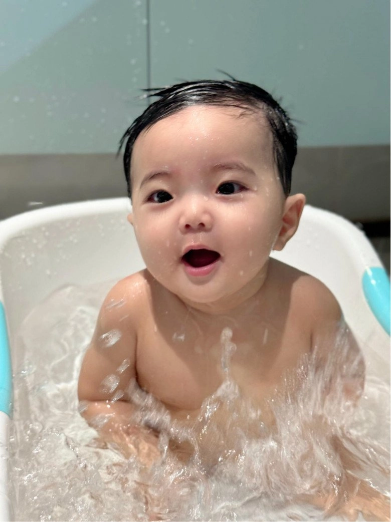 Lisa nhà phan hiển 9 tháng nặng 10 ký khánh thi thừa nhận mắc một lỗi khiến con bị nhận nhầm giới tính - 1