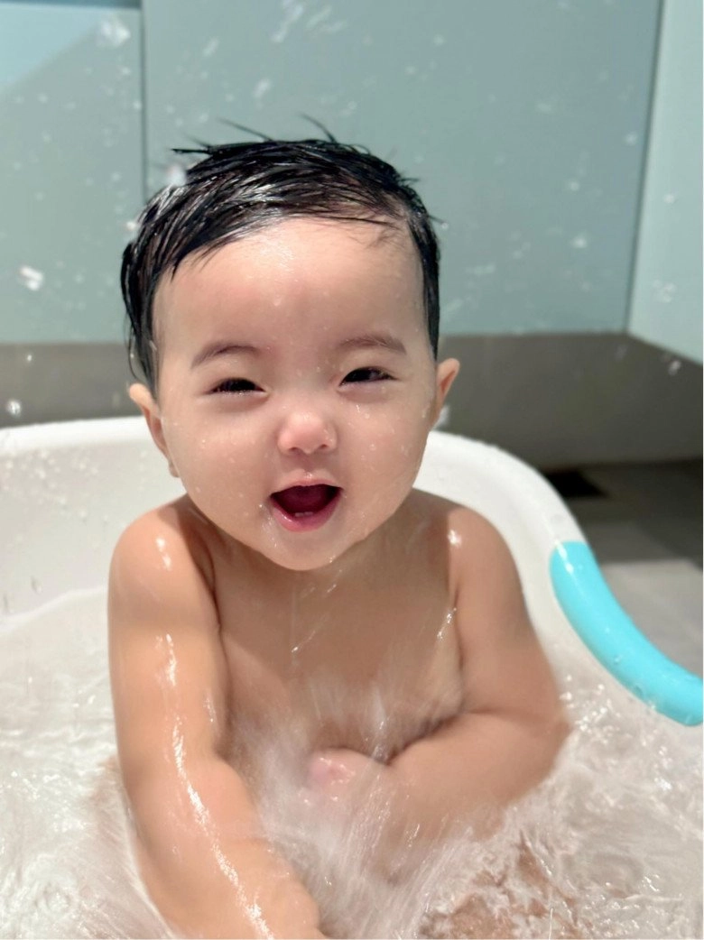 Lisa nhà phan hiển 9 tháng nặng 10 ký khánh thi thừa nhận mắc một lỗi khiến con bị nhận nhầm giới tính - 2