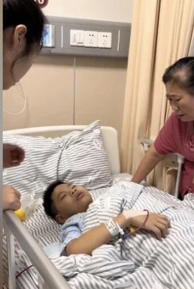 Lo mình chết khi phẫu thuật cậu bé 12 tuổi dặn mẹ hãy sinh con khác khiến nhiều người rơi lệ - 3