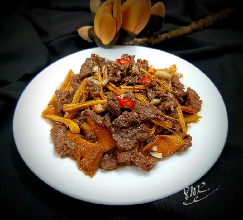 Loại hoa rụng đầy gốc chẳng ai ăn đem xào với thịt được món lạ miệng - 5