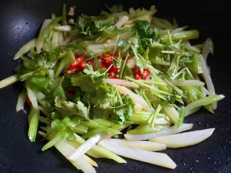 Loại rau có mùi cực hắc nhiều người chê nhưng bổ gan trời đang nồm ẩm ăn ngay tăng sức đề kháng - 3