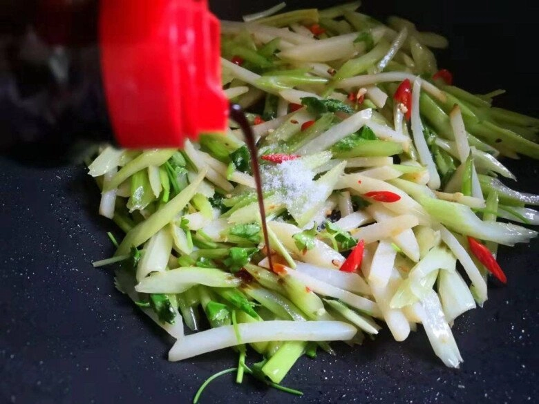 Loại rau có mùi cực hắc nhiều người chê nhưng bổ gan trời đang nồm ẩm ăn ngay tăng sức đề kháng - 4