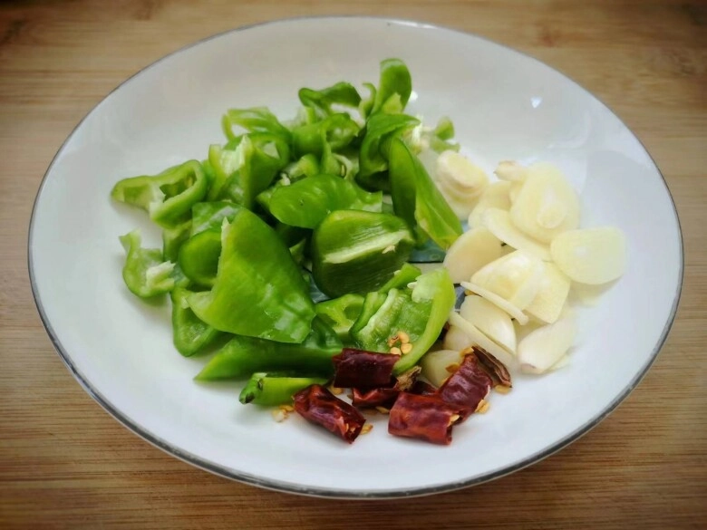 Loại rau là kho chứa kháng sinh tự nhiên đem xào với nấm được món thơm ngon tươi giòn bổ dưỡng - 3