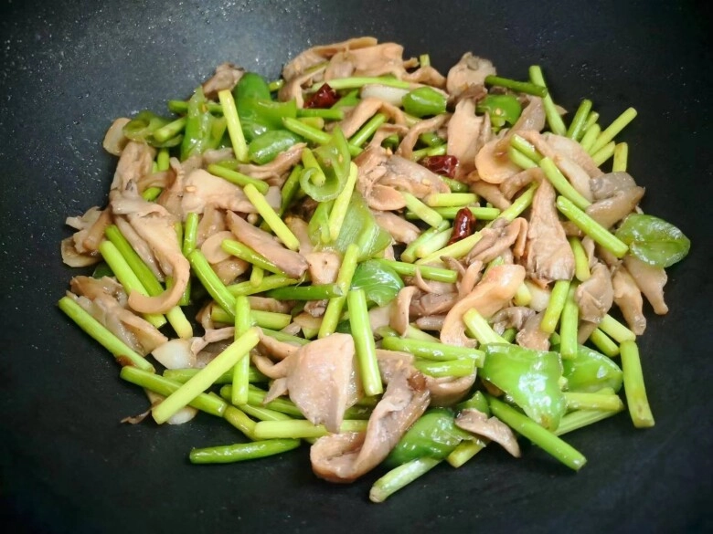 Loại rau là kho chứa kháng sinh tự nhiên đem xào với nấm được món thơm ngon tươi giòn bổ dưỡng - 7