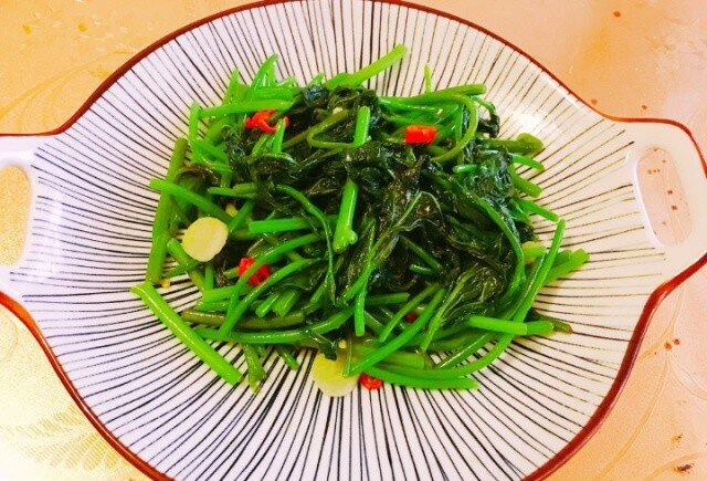Loại rau xưa chỉ cho lợn ăn nay thành đặc sản được ưa chuộng ở thành phố xào hay làm bánh đều ngon - 4