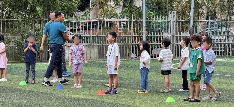 Lương thế thành 1m8 thuý diễm 1m7 con trai quốc tịch mỹ gây chú ý với đôi chân dài ngoằng - 4