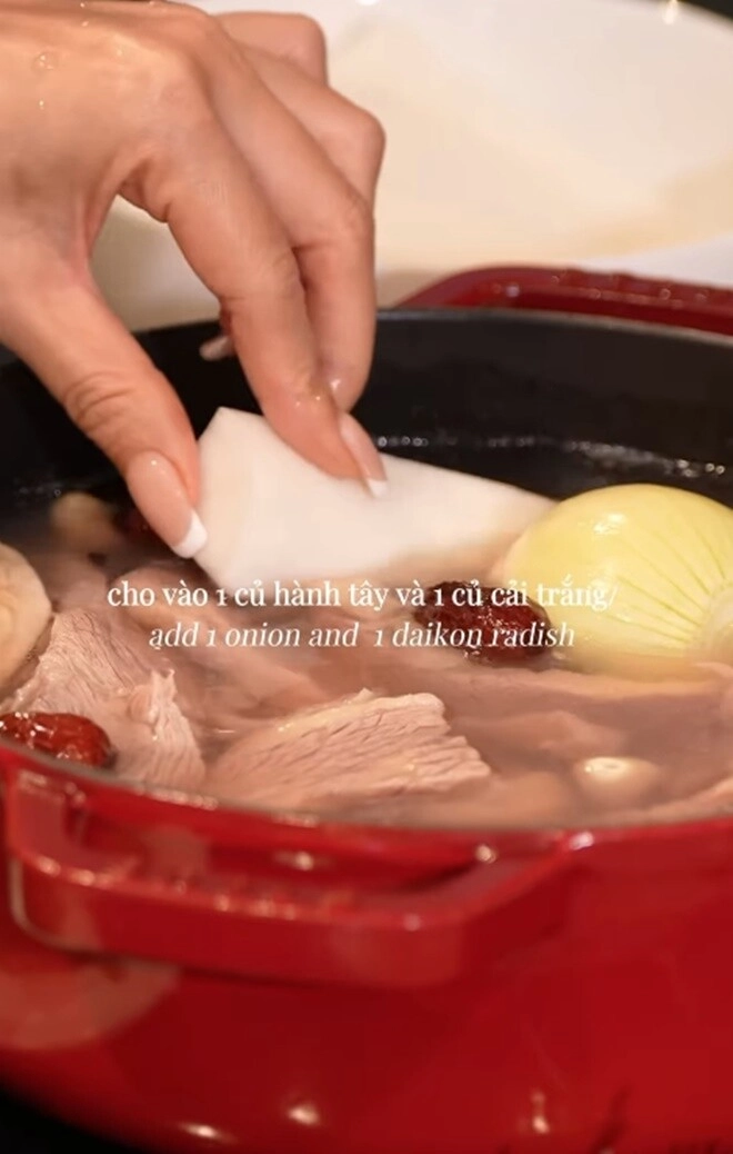 Lưu hương giang xinh đẹp vào bếp làm món súp sườn hàn quốc cực đưa cơm - 8