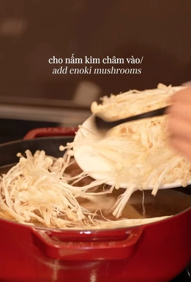 Lưu hương giang xinh đẹp vào bếp làm món súp sườn hàn quốc cực đưa cơm - 10