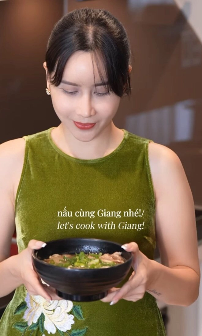 Lưu hương giang xinh đẹp vào bếp làm món súp sườn hàn quốc cực đưa cơm - 12