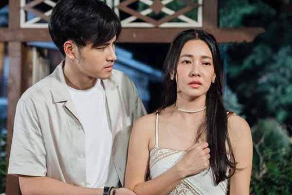 Ly hôn 5 năm một tối chồng cũ bỗng đến nhà xin ở chung anh đưa ra bùa hộ mệnh khiến tôi khó xử - 1