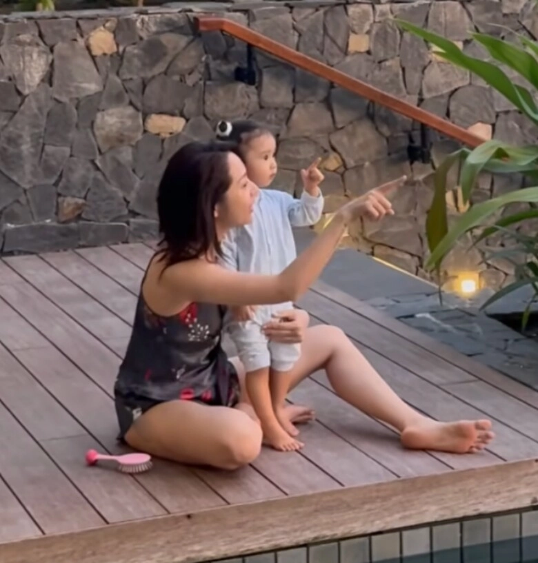 Mặc đồ bộ không phấn son ở nhà chăm con bảo anh khiến cđm xuýt xoa vì quá đẹp chuẩn gái một con trông mòn con mắt - 3