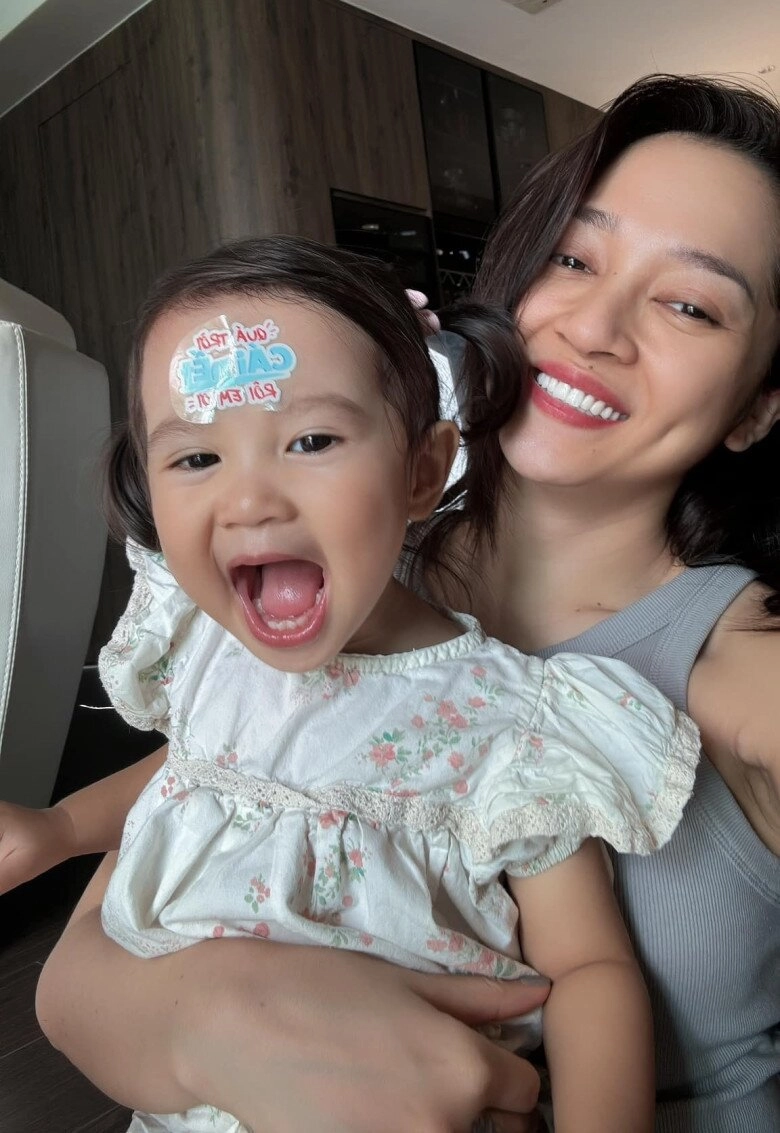 Mặc đồ bộ không phấn son ở nhà chăm con bảo anh khiến cđm xuýt xoa vì quá đẹp chuẩn gái một con trông mòn con mắt - 6