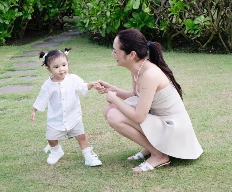Mặc đồ bộ không phấn son ở nhà chăm con bảo anh khiến cđm xuýt xoa vì quá đẹp chuẩn gái một con trông mòn con mắt - 7