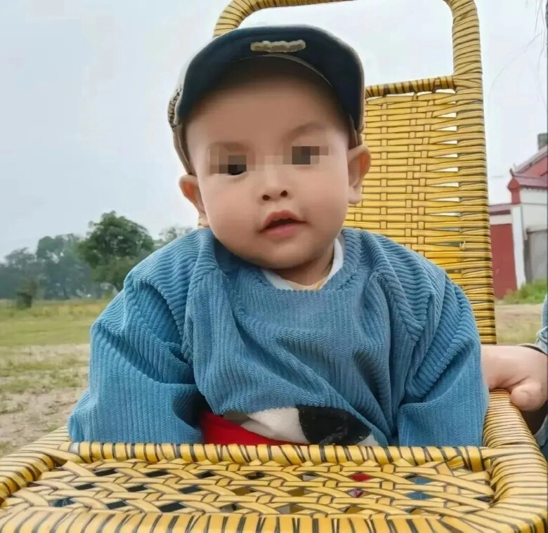 Mải mê lướt tiktok ông nội để cháu trai 3 tuổi rơi xuống sông gần nhà rồi ra đi mãi mãi mà không hay biết - 5