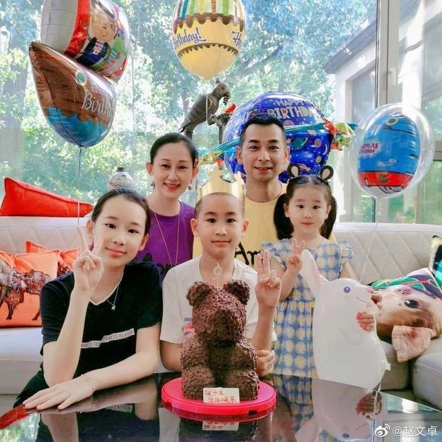 Mẫu nữ 3 con 13 năm chưa thay vú em cho bảo mẫu sống trong biệt thự triệu đô tặng vòng kim cương - 1