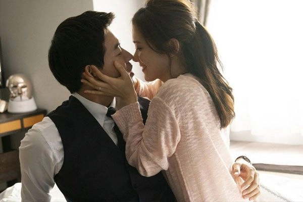 Mấy đêm liền cứ nghe tiếng vợ nói chuyện với con trai tôi sợ xanh mặt vì cô ấy đã mất 2 năm - 1
