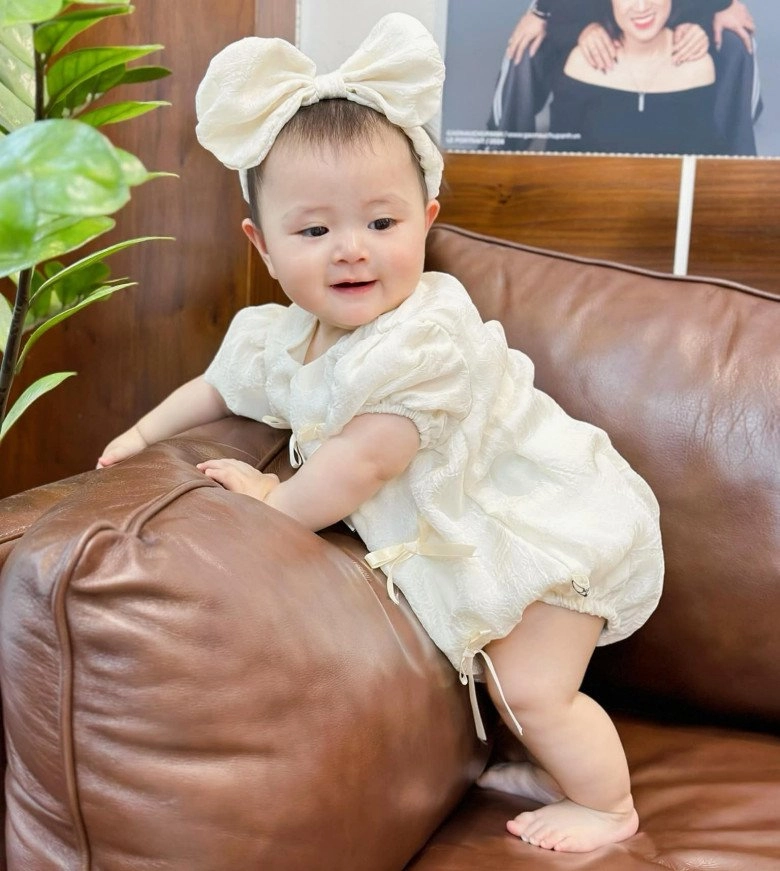 Mc hoàng linh chúng tôi là chiến sĩ 10 năm mới có con với chồng ái nữ 8 tháng có hàng lông mi trời ban - 7