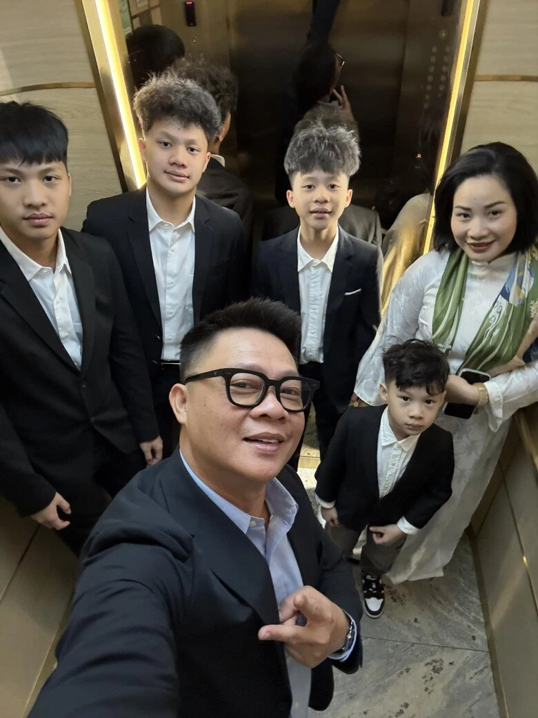 Mc nổi tiếng nhất nhì vtv sinh 4 con trai đặt tên các quý tử 3 chữ theo họ trần của bố giống hệt nhau - 1