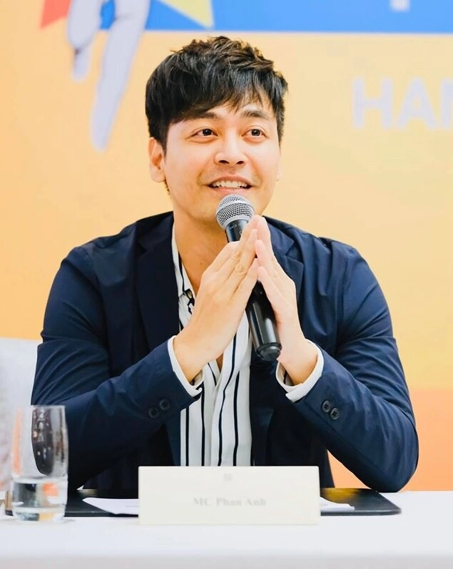 mc quốc dân từng hot nhất nhì vtv mang họ hiếm u50 làm bố 3 con đặt tên các ái nữ quý tử y hệt nhau - 1