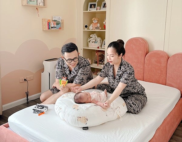 Mc vtv dẫn 11 thứ tiếng bùi đức bảo lên chức bố tuổi u40 kể chuyện chăm con trong nhà chục tỷ giữa hà nội - 2