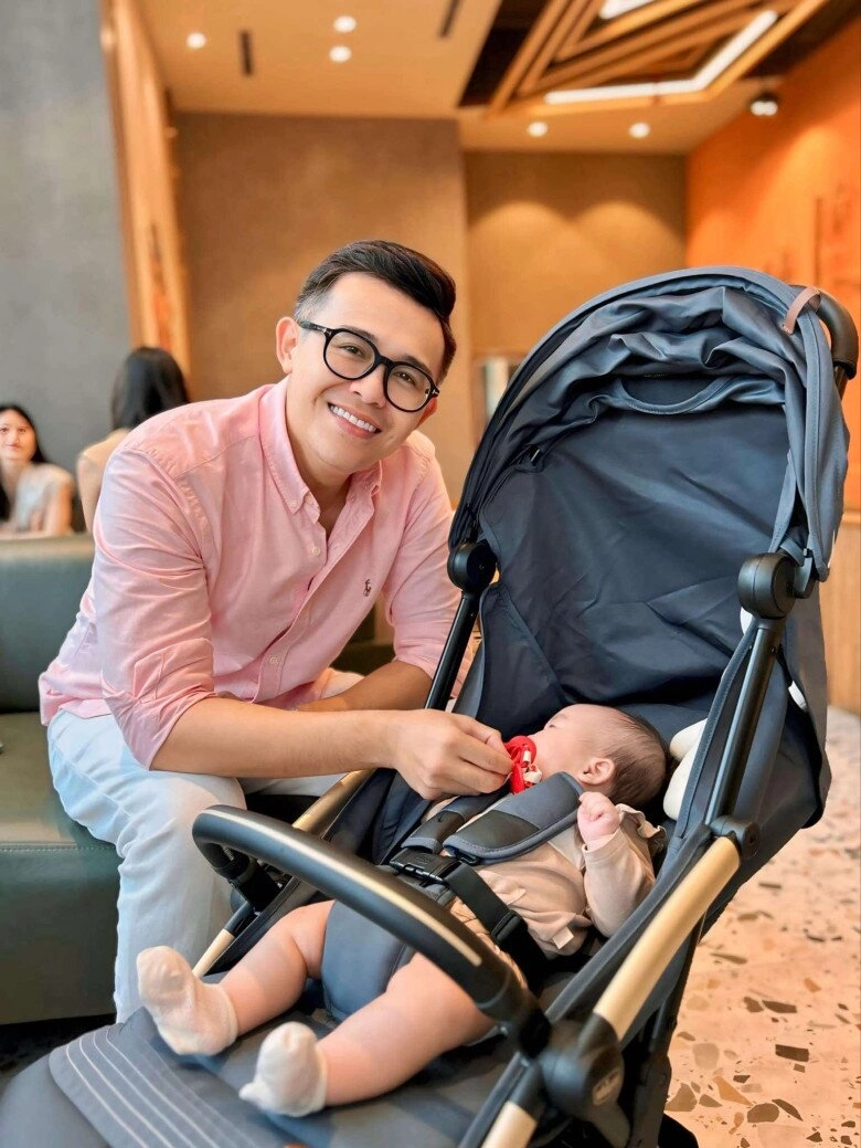 Mc vtv dẫn 11 thứ tiếng bùi đức bảo lên chức bố tuổi u40 kể chuyện chăm con trong nhà chục tỷ giữa hà nội - 8