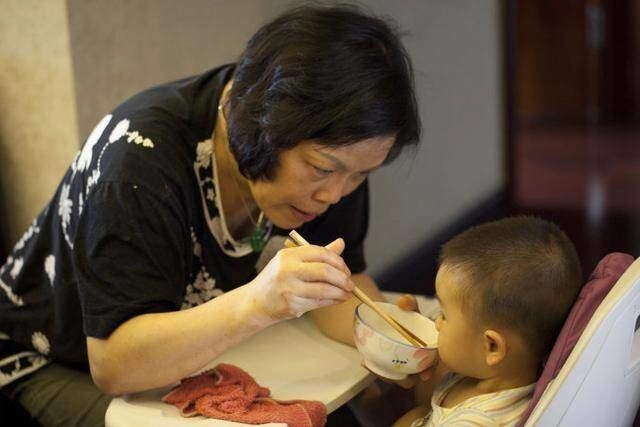 Mẹ chồng khen chị dâu tháng nào cũng biếu bà 20 triệutháng tôi đáp lại một câu khiến bà tái mặt - 1