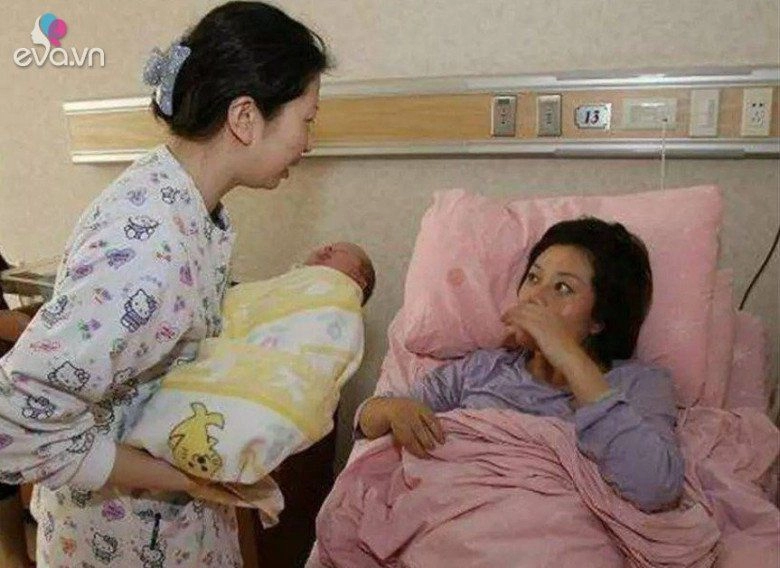 Mẹ chồng mang quần áo cũ tặng cháu sơ sinh tôi tức điên nhưng khi thấy túi vải đỏ bên trong thì chết lặng - 1