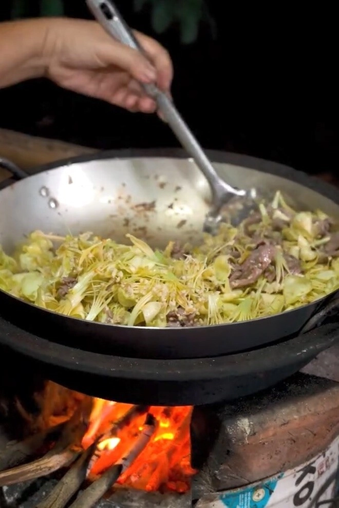 Mẹ chồng về nhà đi con làm món nhà giàu chưa chắc đã mua được ăn một lần ghiền tới già - 9