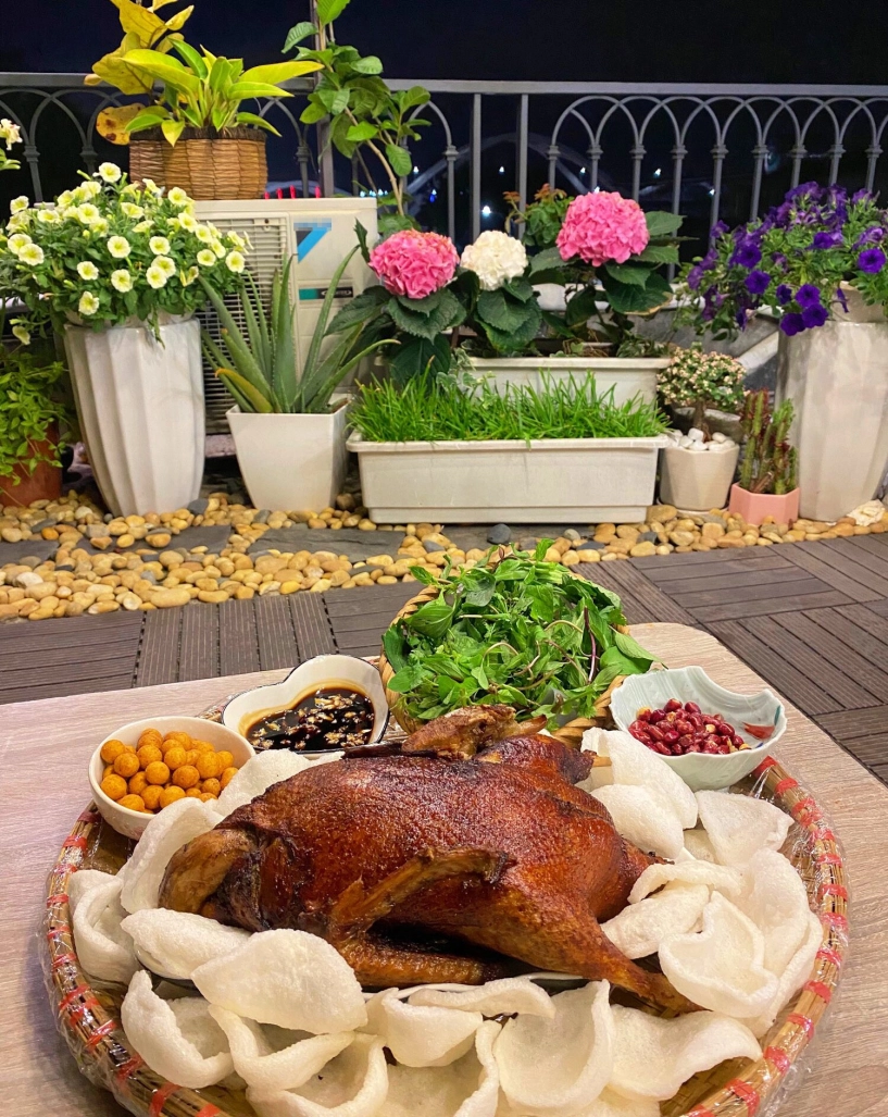 Mẹ đảm hải phòng mê nấu ăn khoe những bữa cơm trên mái nhà ít rau nhiều thịt nhìn mà mê mẩn - 3