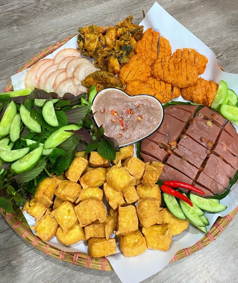 Mẹ đảm hải phòng mê nấu ăn khoe những bữa cơm trên mái nhà ít rau nhiều thịt nhìn mà mê mẩn - 10