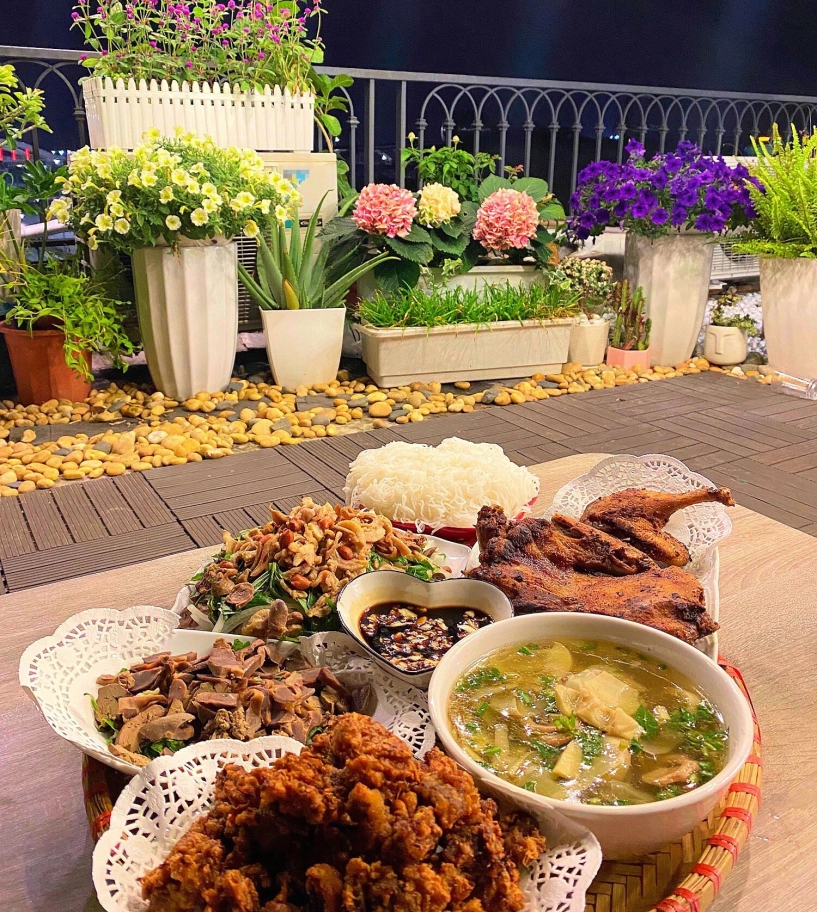 Mẹ đảm hải phòng mê nấu ăn khoe những bữa cơm trên mái nhà ít rau nhiều thịt nhìn mà mê mẩn - 13