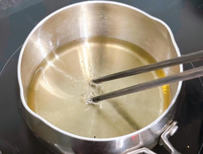 Mẹ đảm mách cách đổ bánh xèo bằng chảo inox không bị dính mẹo pha bột giòn tan 10 cái như 10 - 4