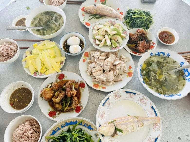 Mẹ kế hồ bích trâm làm mâm cơm quê đãi các con toàn món dân dã mà hàng nghìn người thích - 2