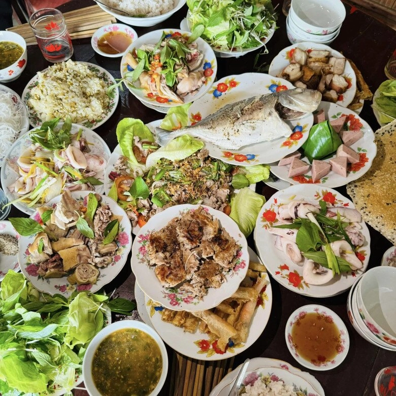 Mẹ kế hồ bích trâm làm mâm cơm quê đãi các con toàn món dân dã mà hàng nghìn người thích - 6
