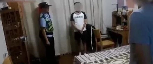 Mẹ lắp 8 camera trong nhà để theo dõi con kết quả khiến bà suy sụp - 3