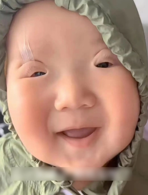 Mẹ mắt to sinh con mắt bé xíu khiến ai cũng thắc mắc sự thật ngỡ ngàng ở bức ảnh thứ 3 - 2