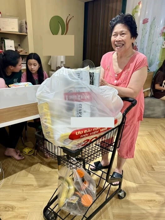 Mẹ ruột đại gia của ốc thanh vân hết cưng con gái lại chiều đàn cháu ngoại vung hết tiền nuôicả gia đình - 2