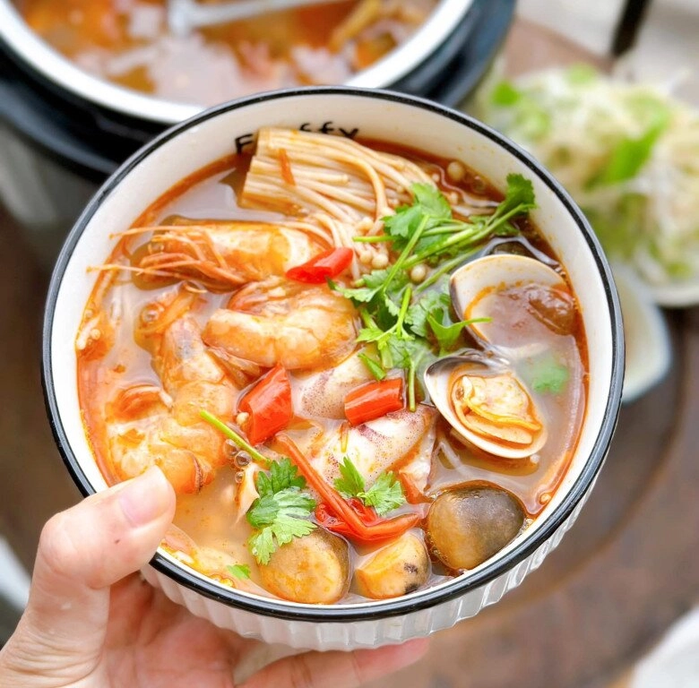 Mê say trong vị chua cay của bún thái hải sản cực cuốn lưỡi lại quá dễ làm - 7