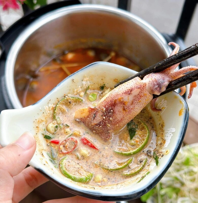 Mê say trong vị chua cay của bún thái hải sản cực cuốn lưỡi lại quá dễ làm - 9