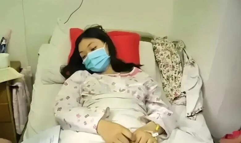 Mẹ thấy ngực con gái 13 tuổi sưng đỏ đưa đến bệnh viện bác sĩ phát hiện nhiều vụn giấy kỳ lạ - 2