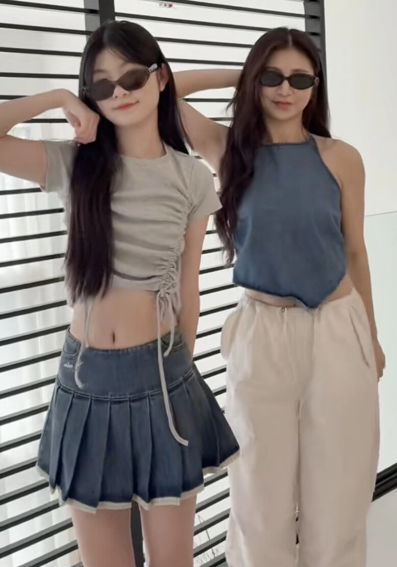Mẹ u40 và con gái 2k11 khiến cõi mạng hoang mang 10 người thì 9 người đoán sai ai là mẹ ai là con - 4