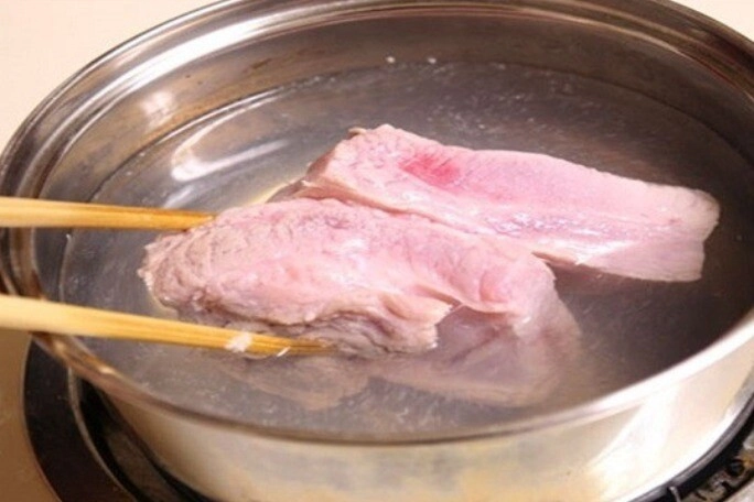 Mẹo luộc các loại thịt không bao giờ bị hôi đơn giản nhưng không phải ai cũng biết - 2
