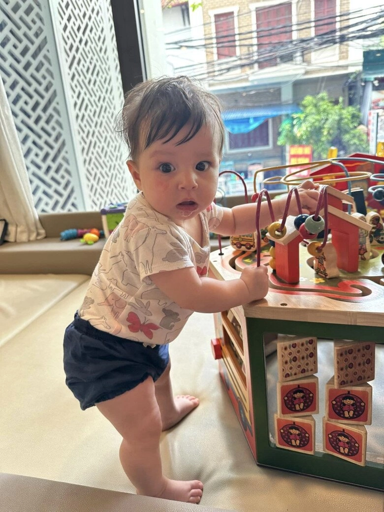 Mia con gái diễn viên lan phương mới 6 tháng đã biết đứng bụ bẫm cứng cáp khiến hội mẹ bỉm mê đắm - 2
