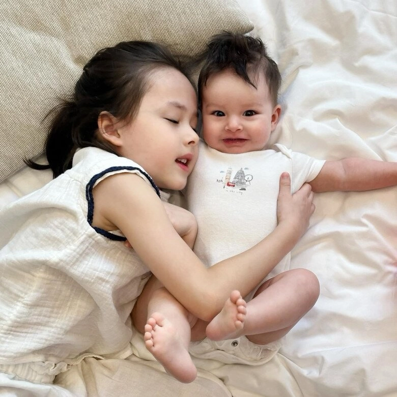 Mia con gái diễn viên lan phương mới 6 tháng đã biết đứng bụ bẫm cứng cáp khiến hội mẹ bỉm mê đắm - 7