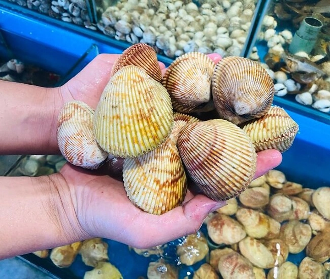 Món ăn nghe tên ngượng đỏ mặt xưa rẻ bèo giờ có giá 330000 đồngkg nướng mỡ hành thơm nổ mũi - 1
