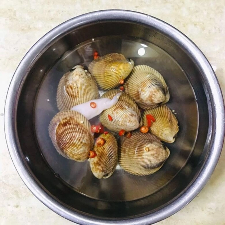 Món ăn nghe tên ngượng đỏ mặt xưa rẻ bèo giờ có giá 330000 đồngkg nướng mỡ hành thơm nổ mũi - 3
