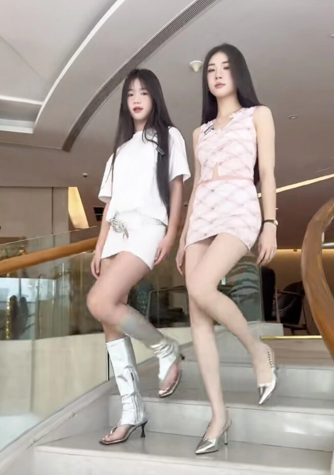 Mxh xôn xao 2 mỹ nhân việt chân dài như kiếm nhật không ngờ nhân vật chính mới học lớp 7 - 3