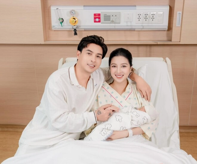Mỹ nhân cà mau 2k sinh con trai với ông chú u41 hồ quang hiếu tự hào quý tử có đôi chân dài hệt mẹ - 2