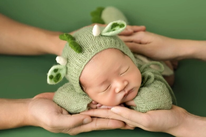 Mỹ nhân cà mau 2k sinh con trai với ông chú u41 hồ quang hiếu tự hào quý tử có đôi chân dài hệt mẹ - 8